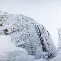 <strong>Eine anspruchsvolle Mixedlänge <span>gepaart mit starkem Wind führen uns zum Gipfel und bilden den Abschluss dieser Tour </span></strong><span class=>© Timo Moser</span>