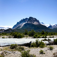 flusslandschaft-patagonien.jpg <strong>Patagonien mit unglaublich klare Luft und blauem Himmel </strong>
