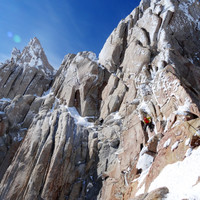 headwall-fitz-roy-supercanaleta.jpg <strong>Timo in einer wunderbaren Länge in der Supercanaleta kurz vor dem Ausstieg</strong> © Roli Striemitzer