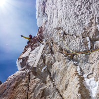 letzte-seillaenge-superganaleta.jpg <strong><strong>Timo hat die letzte Seillänge gemeistert, nach einmaligem Abseilen ist es zum Gipfel nur mehr Gehgelände </strong> </strong>© Stefan Brunner