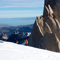 silla-schneeflanke.jpg <strong>Timo im Abstieg zum Brecha de los Italianos, von hier seilen wir 5 mal ab </strong>© Stefan Brunner
