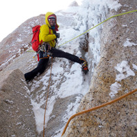 timo-moser-mixedklettern.jpg <strong><strong>Interessant vereiste Felspassagen lassen uns die gesamte Tour mit Steigeisen und Eisgeräten klettern</strong> </strong>© Stefan Brunner