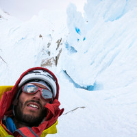timo-moser-ragni.jpg <strong>Der Blick nach oben bietet Eisgebilde wie aus einer anderen Welt</strong>