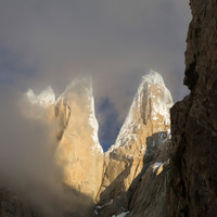 cerro-torre-egger-sonnenfenster.jpg <strong>Am Abend davor zeigt sich der Torre mystisch verschleiert und wahrlich beeindruckend imposant</strong>