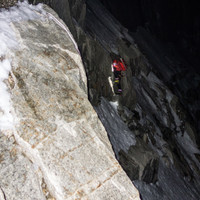 mixedpassage-zustieg-westwand-torre.jpg <span><strong>Nachts klettern wir im Zustieg drei Mixedlängen und steigen weiters über Schneegelände bis zum Col de la Esperanza empor</strong> </span><span class=>© Stefan Brunner</span>
