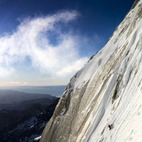 <strong>Stefan in der Rampe an der Poincenot, bei reichlich Neuschnee gab es einiges an Spurarbeit. </strong>© Timo Moser<span><strong><strong><br /></strong></strong></span>