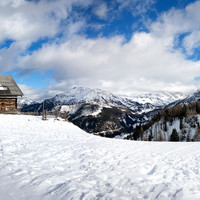 <span><strong>Der gemütlicher Aufstieg am ersten Tag lässt einen entspannt in das Skitourengehen einsteigen</strong> </span><span class=>© Timo Moser</span>