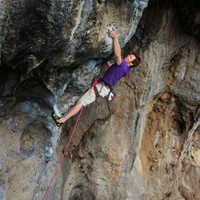 sportkletterkurs.jpg Alex in einer Sportkletterroute im Vorstieg.