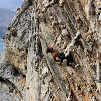 <strong>Wolfgang klettert in Galatiani einen 40 Meter Lange Stalaktitenhammer</strong> <span class=>© Bergluftleben</span>