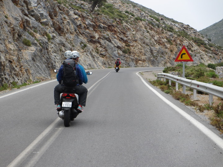 <strong>Zu den Klettergebieten braucht man mit dem Moped ca. 10-20min</strong> <span class=>© Bergluftleben</span>
