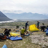 <strong>Die Zelte waren schnell aufgestellt und die Motivation für ein neues Ziel gefunden</strong> <span class=>© Lorin Etzl</span>