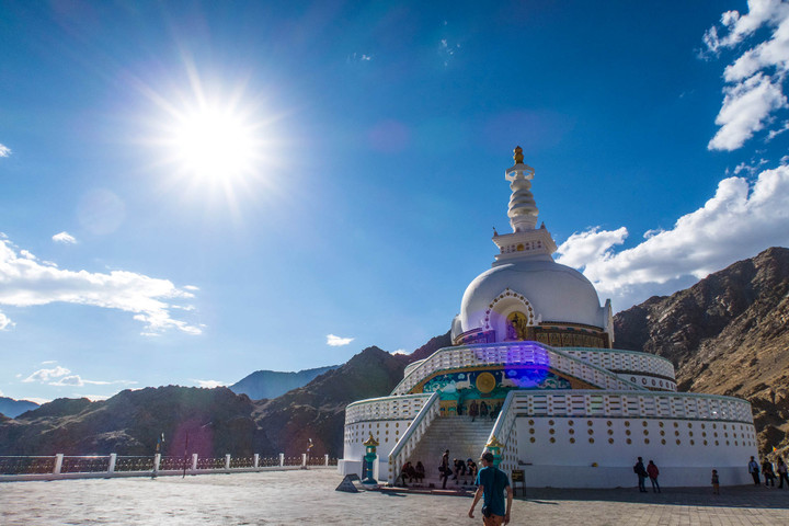 <strong>Shanti Stupa auf einer Anhöhe bei Leh</strong> <span class=>© Timo Moser</span>