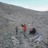 <strong>Babsi versucht sich ebenfalls als einfühlsame Yaktreiberin</strong><span> </span><span class=>© Lorin Etzl</span>