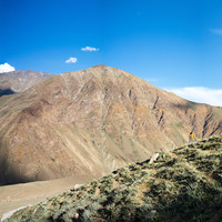 <strong>Babsi bei einer Akklimatisierungstour rund um Padum. Die Ortschaften sind wie Oasen in dieser Hochgebirgswüste </strong><span class=>© Timo Moser</span>