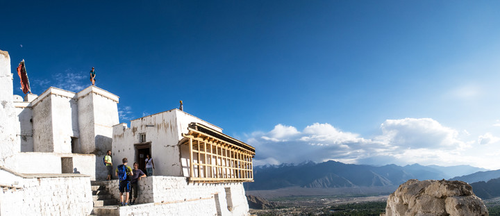 <strong>Bei einem Kloster hoch über Leh </strong><span class=>© Timo Moser</span>