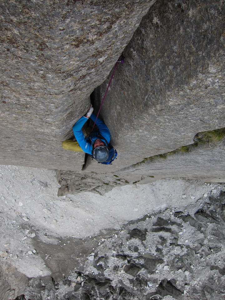 IMG_2497.jpg <span><strong>Riss mit schwieriger Breite, teils extrem offen...zeit zum zuawilossn </strong><span class=>© Timo Moser </span></span>