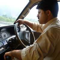 P1000518.jpg <span><strong>Unser Held der Fahrer, immer eine Kurve voraus</strong> <span class=>© Timo Moser</span> </span>