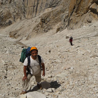 P1020977.jpg <span><strong>Shakoor, hilft uns beim Materialtransport </strong><span class=>© Timo Moser</span></span>