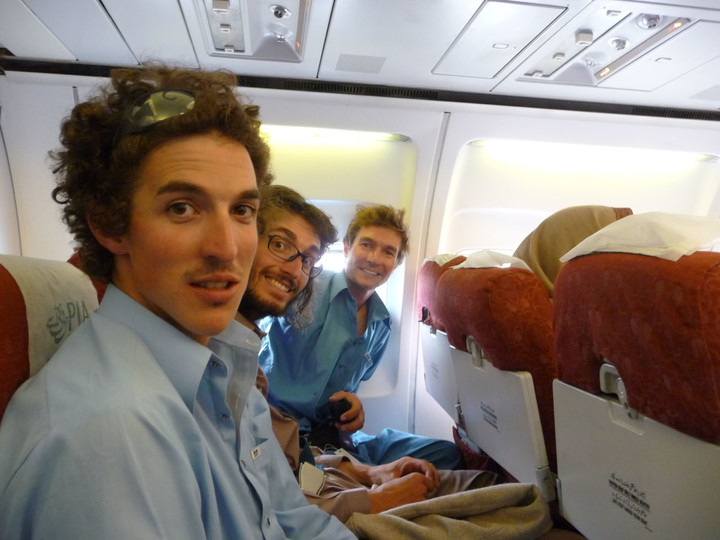 P1030520.jpg <span><strong>Da grinsen wir noch wenn wir wüssten das bei diesem Flug das Fahrwerk beinaja nicht aufmacht... </strong><span class=>© Timo Moser </span></span>