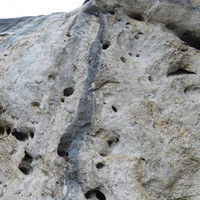 <span><strong>Löcher, wirklich schöne Kletterei</strong> <span class=>© Timo Moser</span> </span>