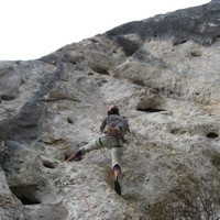 <span><strong>Lochkletterei in der Einstiegslänge</strong> <span class=>© Felix Autor</span></span>