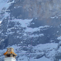 eiger-nordwand-heckmair route-topo-routenuebersicht-03.jpg <span>Routenverlauf Mittelteil, strichliert zum Stollenloch © Roli Striemitzer</span>