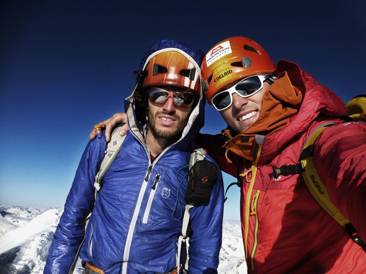 <span><strong>Gipfel! Yipi </strong><span class=>© Roli Striemitzer</span></span>