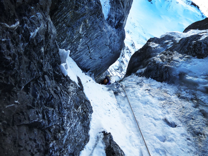 <span><strong>Timo durchschlürft den Wasserfallkamin</strong> <span class=>© Roli Striemitzer</span></span>