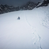 <span>Rutschend gehts bergab.</span>