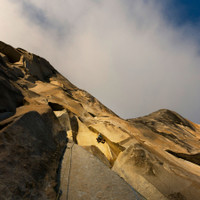 img_6641.jpg <span><strong>Kurz vor Sonnenuntergang erreichen wir den Tower to the People </strong>© Timo Moser</span>