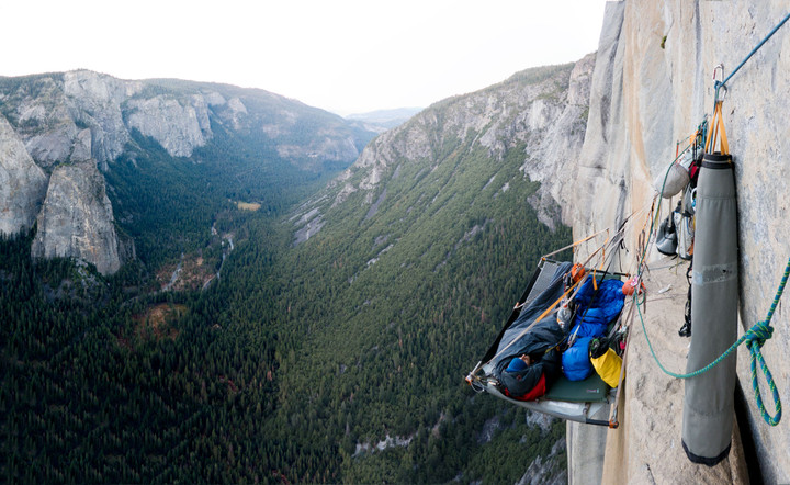 <span><strong>Zweite Nacht, am Tower to the People </strong>© Timo Moser</span>