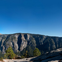 <span><strong>Abstieg mit schwerem Gepäck über die East Ledges </strong>© Timo Moser</span>