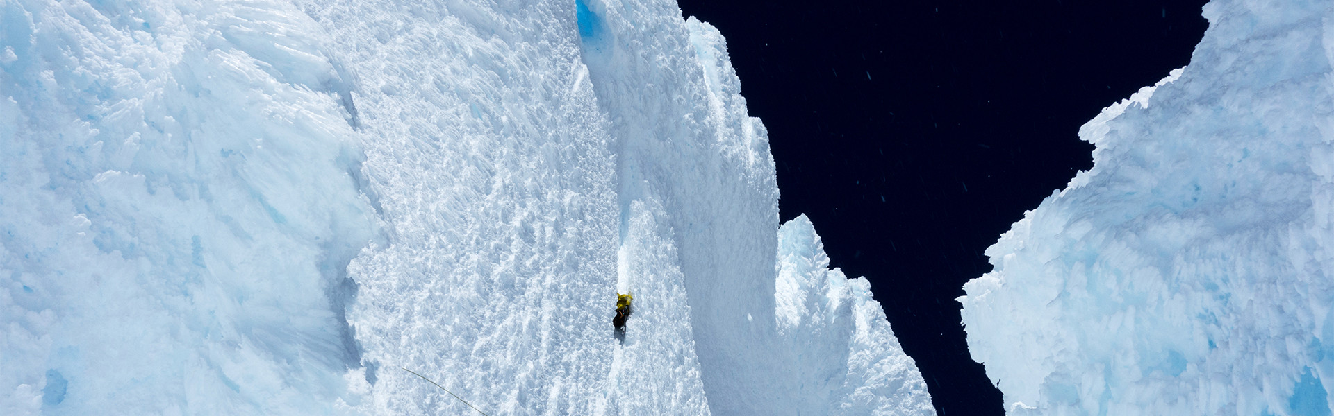 Timo in der Headwall vom Cerro Torre in Patagonien