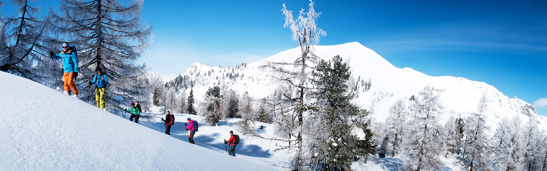 Skitourengruppe im Aufstieg
