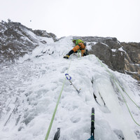 Felix am Stand der in die Südwand geklebten Zweiten Eislänge
