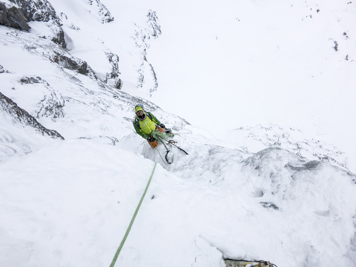 <span><strong>Tiefblick aus der dritten Seillänge vom Eisigen Eder</strong> </span><span><span class=>© Timo Moser</span></span>