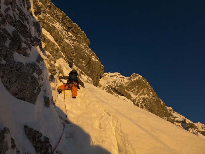 <strong>Wir starten schnell empor zu den Ausstiegskaminen</strong><span> </span><span><span class=>© Timo Moser</span></span>