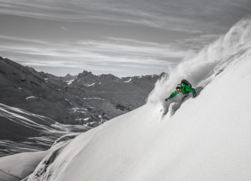 Thumbnail http://Puggl%20Christoph%20zieht%20langen%20Turn%20in%20Pulverschnee%20mit%20Mega-Spread%20vom%20Schnee.