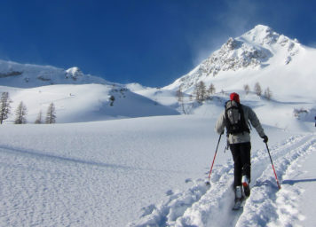 Thumbnail http://Zwei%20Skitourengeher%20im%20Aufstieg