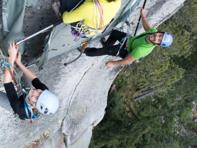 Portaledge-aufbauen an der Felswand