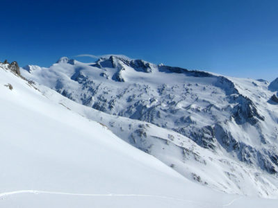 Skitourengeher in der verschneiten Venedigergruppe