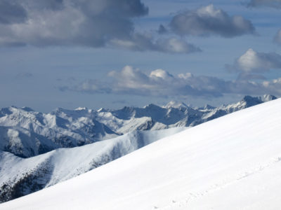 Skifahrerin bei der Abfahrt vom Glockner