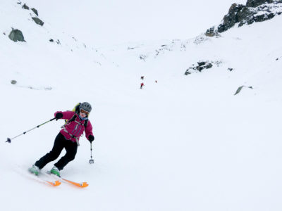 Skifahrerin bei der Abfahrt vom Glockner