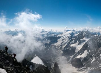 Thumbnail http://Dreierseilschaft%20am%20Seil%20auf%20Hintergrat