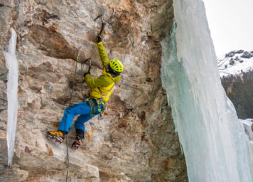 Thumbnail http://Steiles%20Drytooling%20im%20Eisklettergarten%20Osttirol