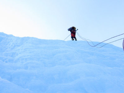 Abseilen beim Eisklettern