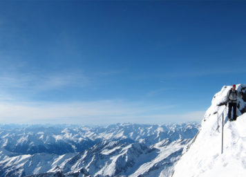 Thumbnail http://Skitourengeher%20am%20Gipfel%20vom%20Glockner%20im%20Winter