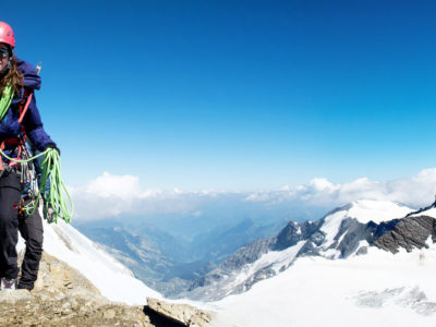 Gehen mit Seil auf einer Hochtour bzw. Felsgrat. Verschiedene Seiltechniken bei Gratkletterrei zum sichern.