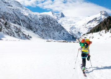 Thumbnail http://Skitourengeher%20mit%20bepacktem%20Rucksack