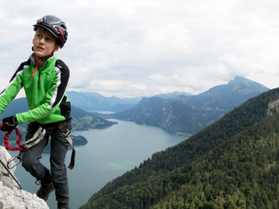 Jugendlicher Klettersteig am Mondsee